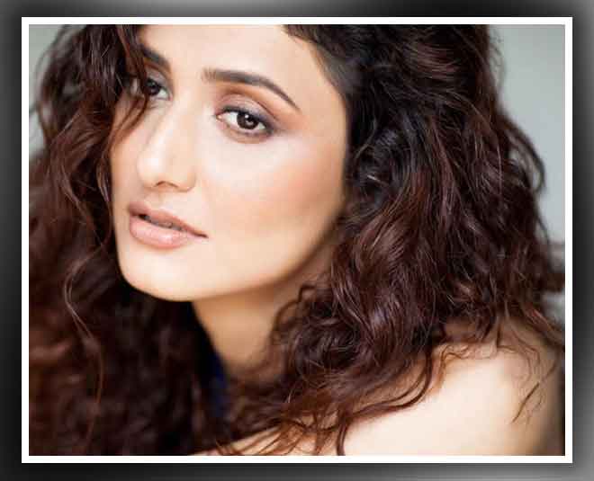 ragini khanna curly hair inside