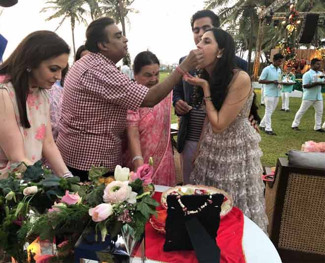 akash ambani and shloka Mehta got engagged ()