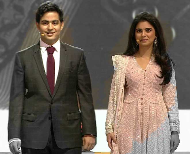 akash ambani twin sister isha ambani gave a speech to her bhabhi  ()