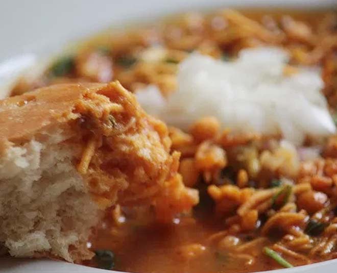 misal pav bhaji mumbai street food