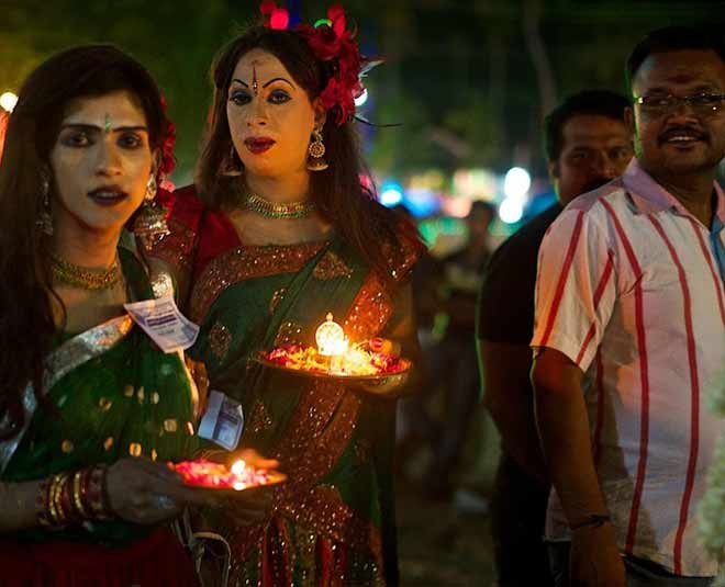 temple where men have to dress up like women     ()