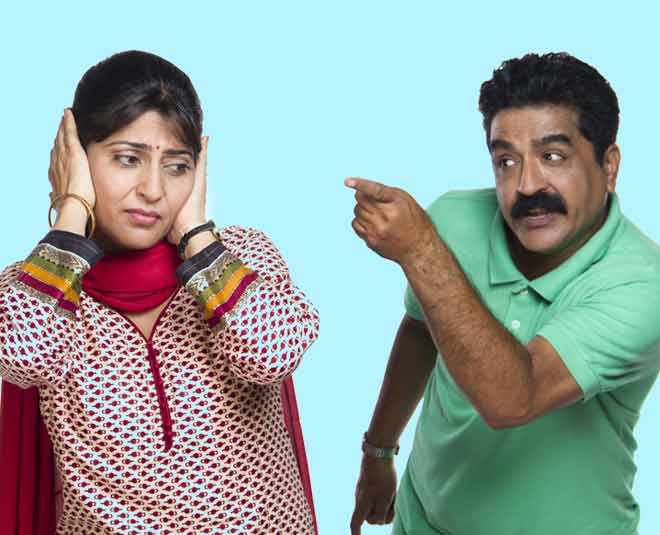 wife gives divorce to her husband for round chapati  ()