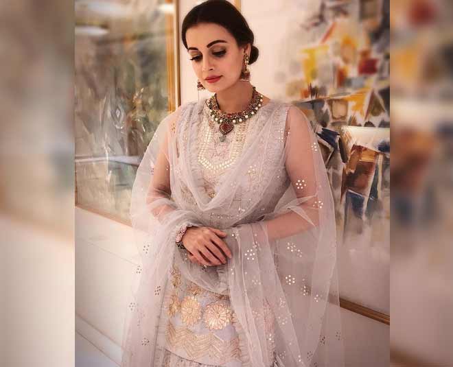 जानह्वी कपूर ही नहीं बॉलीवुड की इन एक्ट्रेलसेस के पास भी है मां और सास की विरासत  ()