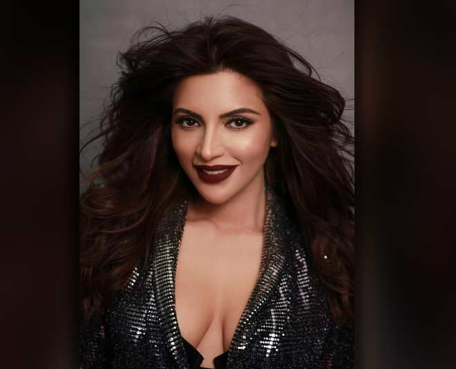 Shama Sikander fashion inside