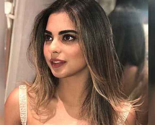 business mukesh ambanis daughter isha ambani gets engaged to anand piramal in