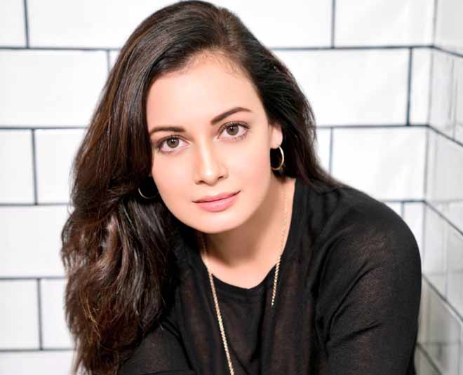 पानी पिएं dia mirza insdie dia