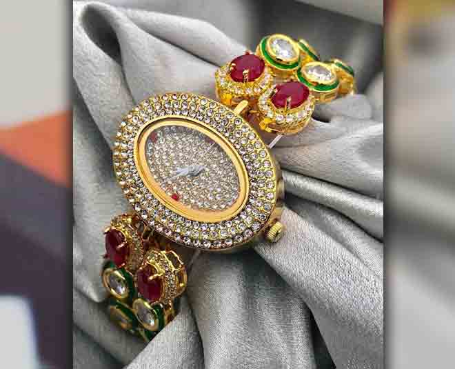 gift watch daughter in law sasural