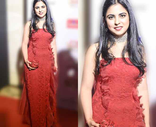 isha ambani red gown award