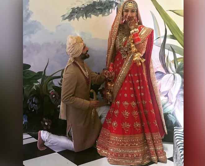 sonam kapoor wedding viral photo anand