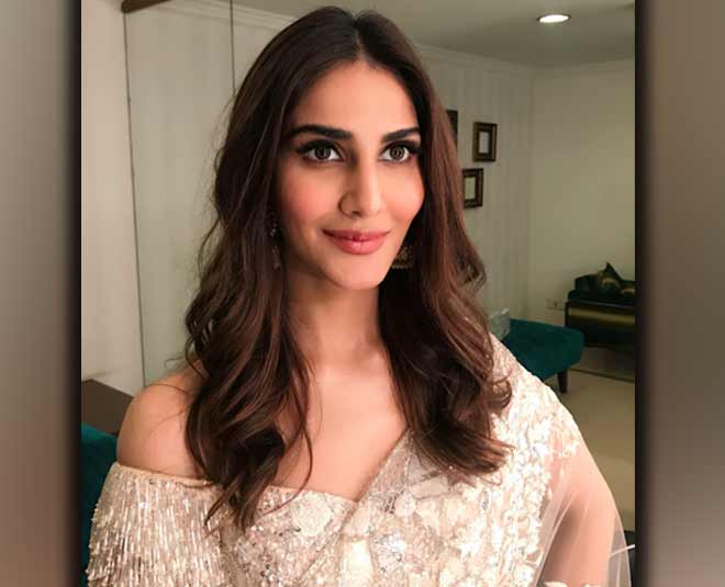 sweat proof makeup take tips from vani kapoor