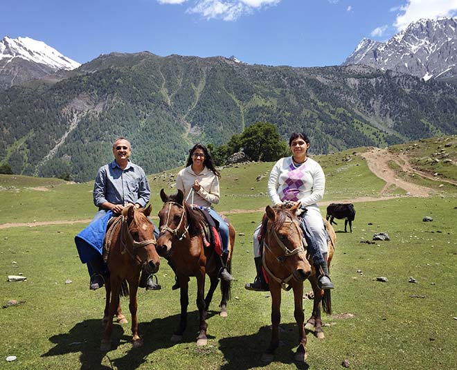 पोनी राइड pony ride enjoy these activities in kashmir