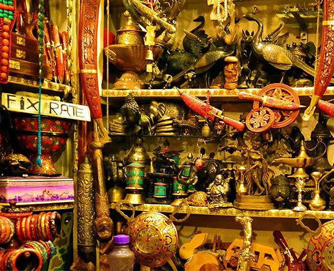 इन जगहों पर करें शॉपिंग enjoy these activities in kashmir inside shopping