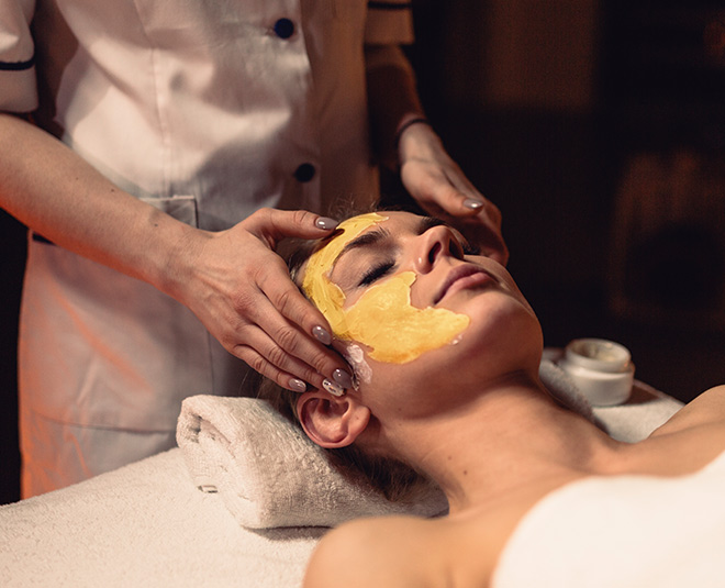 haldi face mask gloing skin