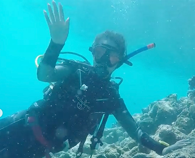 hina khan maldives underwater inside