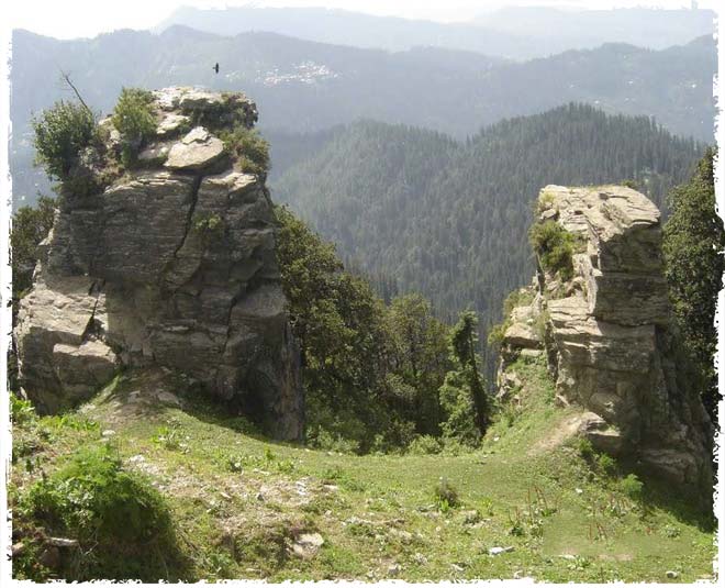 narkanda activities to enjoy skiing and visiting temples inside