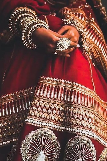 Deepika Padukone wedding pic | Indian bridal outfits, Bridal dupatta,  Indian bridal fashion