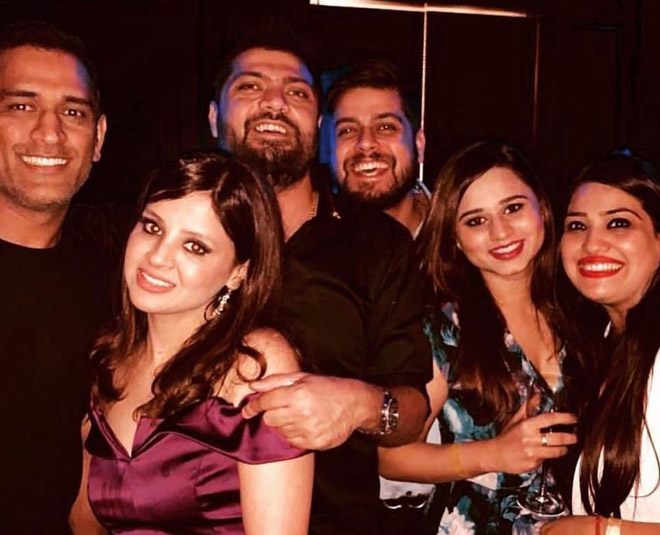 sakshi dhoni birthday party inside pictures