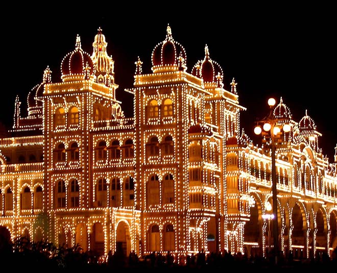 Dandia dev diwali dusshara festivals are celebrated in different way visit these cities 