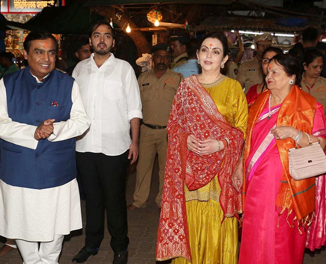 isha ambani wedding card nita ambani visit siddhivinayak with family
