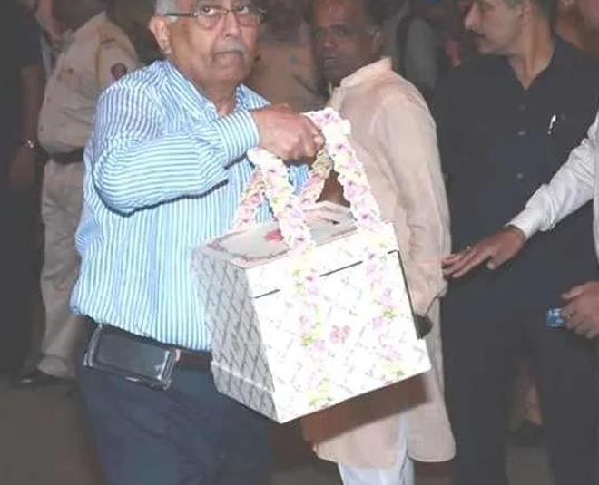 isha ambani  wedding card siddhivinayak temple 