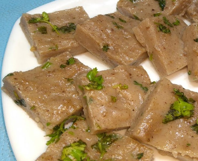 singhare ki namkeen burfi inside 