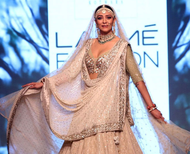 Lucknow famous embroideries are new fashion trend  