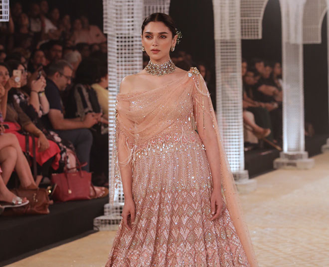 Lucknow famous embroideries are new fashion trend  