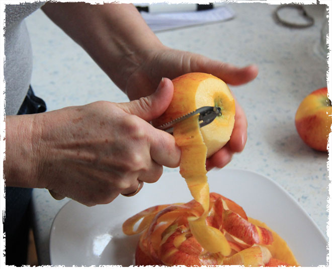 how to eat apple seb kaise khaye Inside