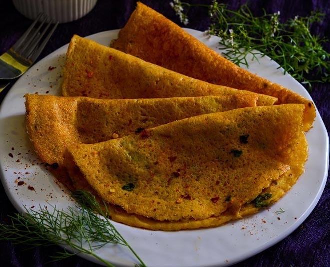 rava uttapam with besan recipe inside