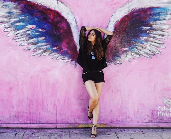 sonakshi sinha giving tips 