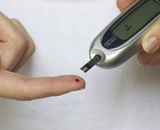 diabetes woman checking