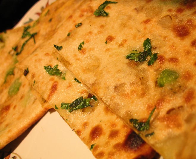 kachche kele ka paratha inside 