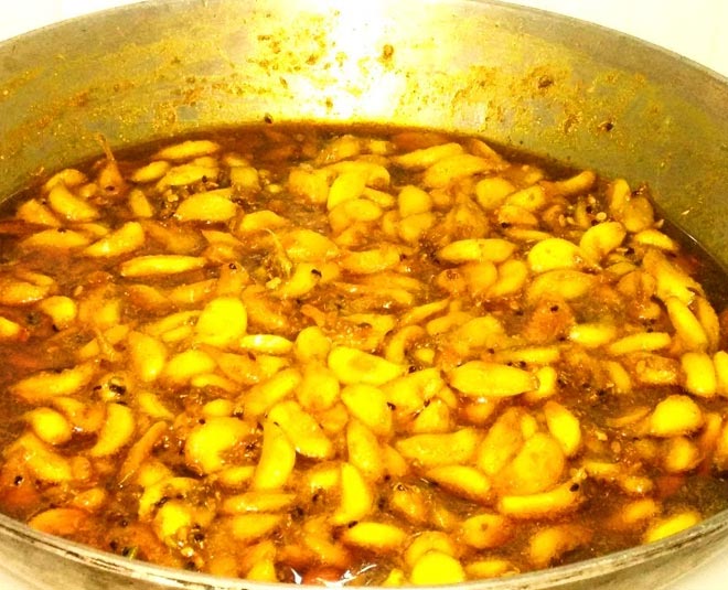 lahsun achaar inside 
