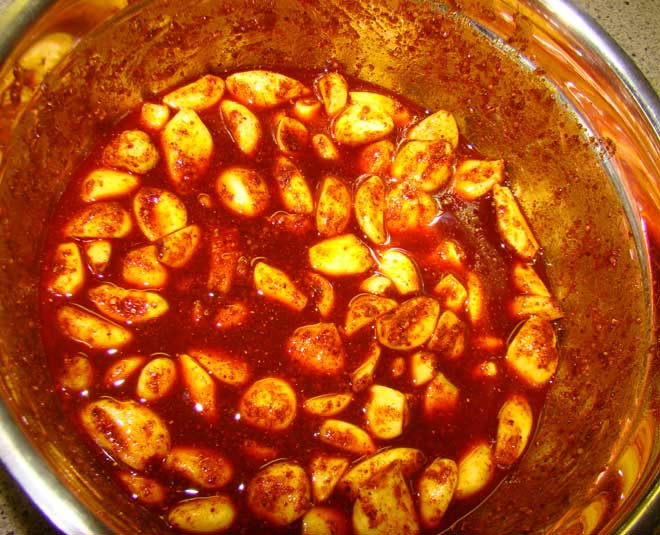 lahsun achaar inside 