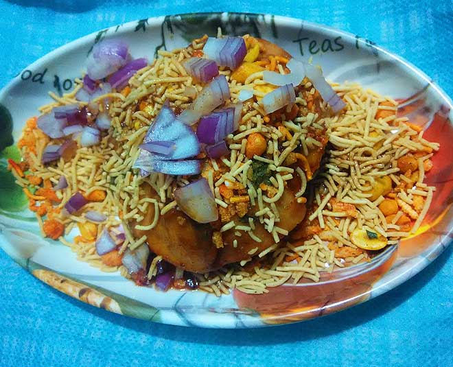pyaaj kachori chat inside 
