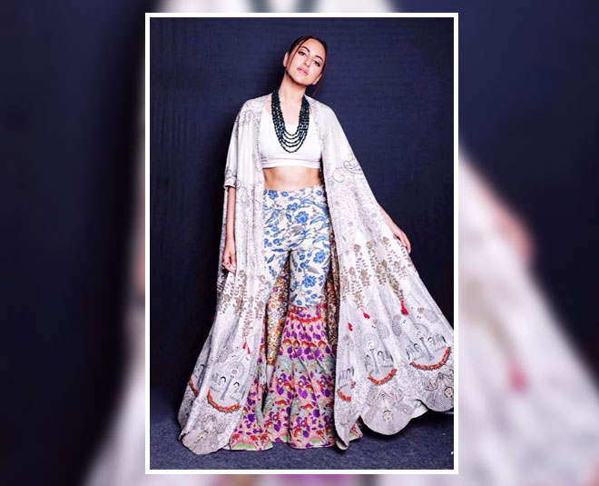 अनामिका खन्ना के इस ड्रेस में सोना लगीं कमाल sonakshi sinha summer style inside