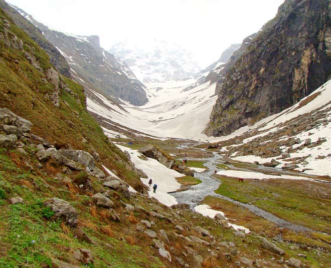 trek with family hampta