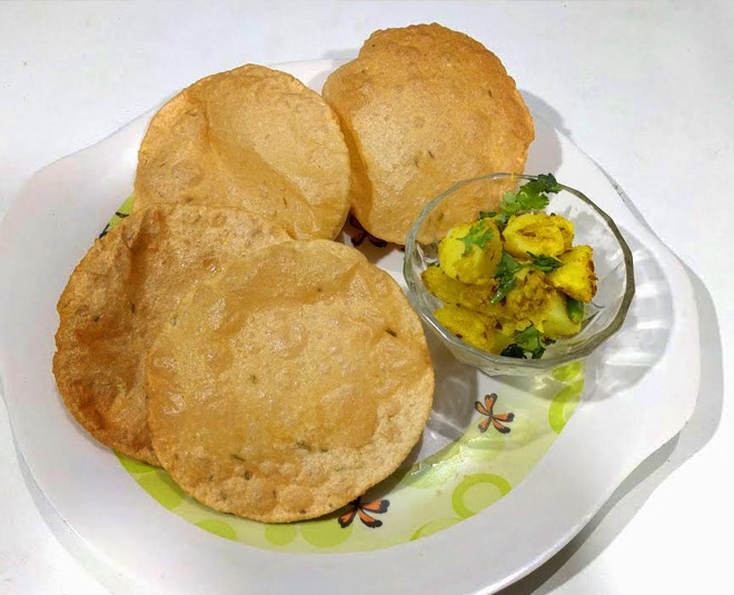 urad daal ki puri inside 