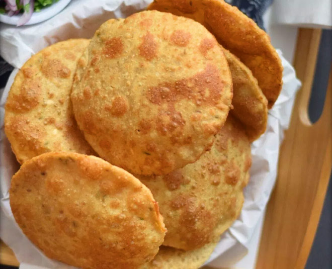 urad daal ki puri inside 