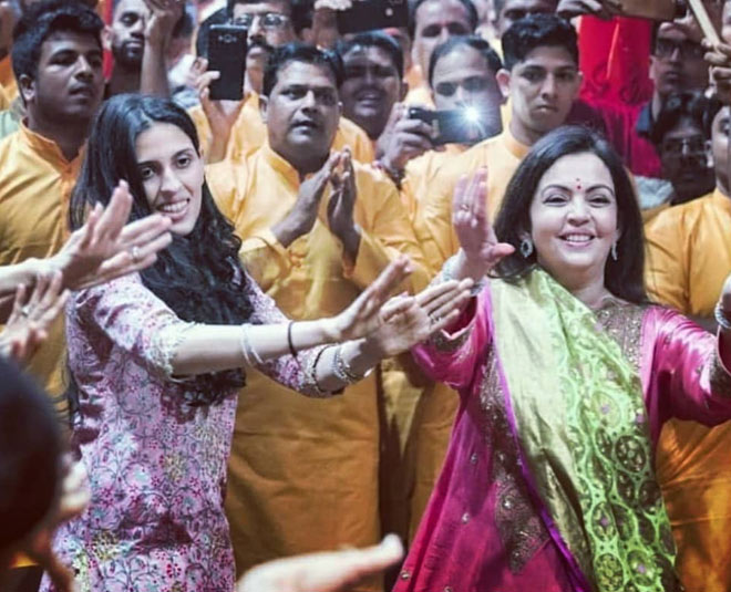 Ganesh chaturthi  invitation card by nita ambani and mukesh ambani