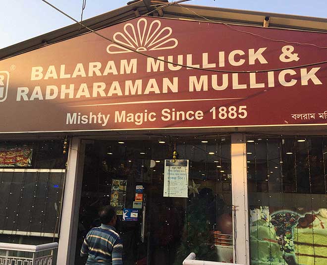 Iconic mithai  places in Kolkata inside 