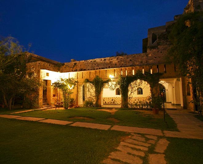 beautiful rajasthani haveli hotel inside 