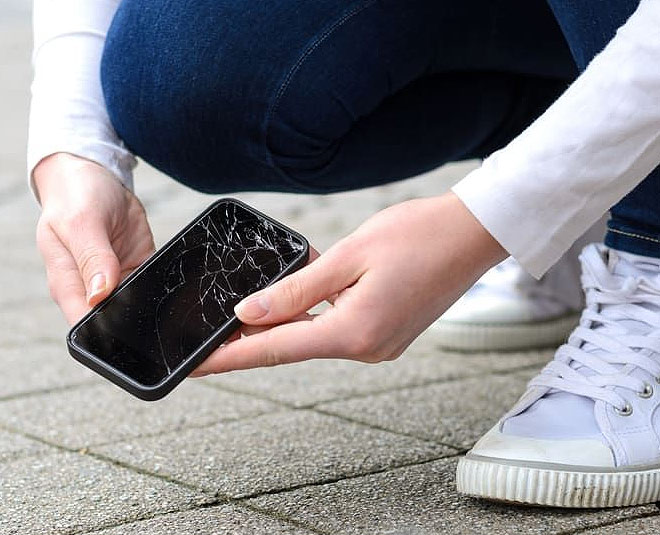 Reasons Why Broken Screen Guard Can Be Dangerous reasons why broken