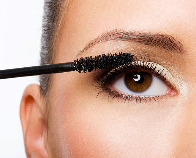 eyeliner application things to notice ()