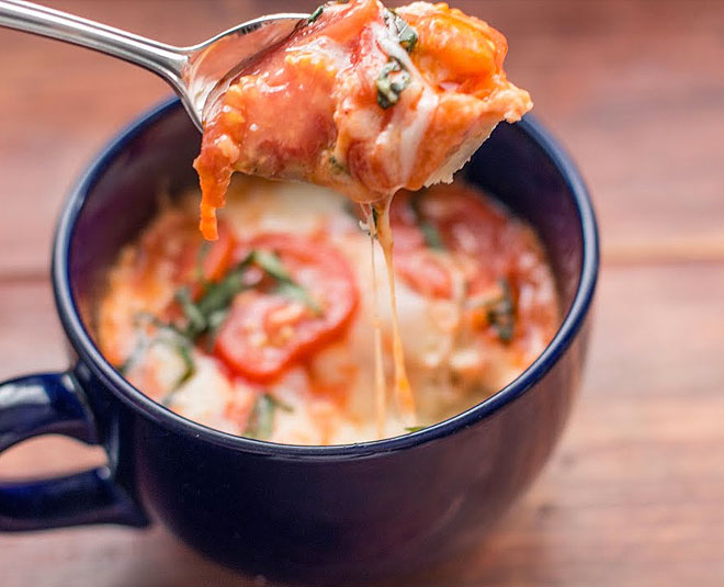 Make Cheesy Mug Pizza In Just 2 Minutes In Your Microwave HerZindagi