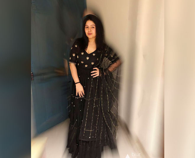 sunidhi chauhan stylish inside 