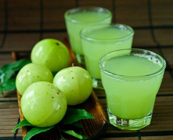 Why You Should Drink Atleast 2 Tsp Of Amla Juice Everyday | HerZindagi