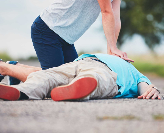 Expert Tells Us What To Do If Your Colleague Or Friend Is Having A Cardiac Arrest
