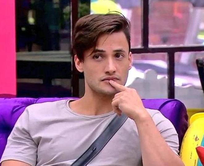 hina khan calls out bigg boss two