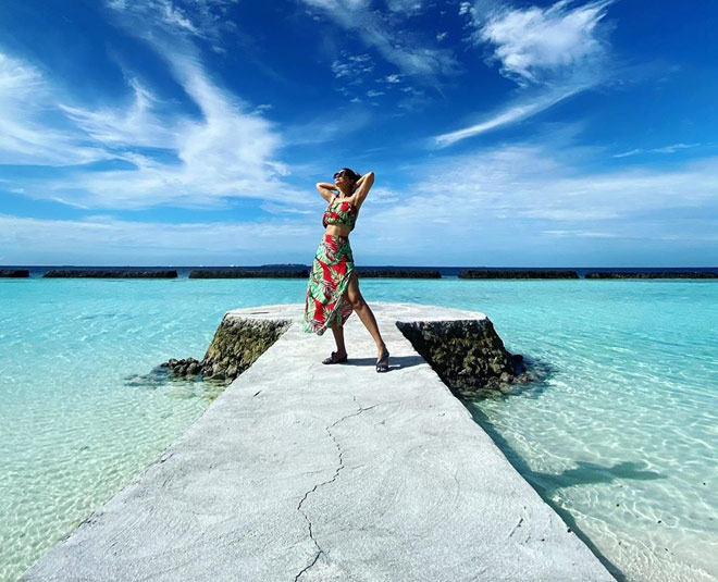 hina khan latest holiday pictures from maldives inside 